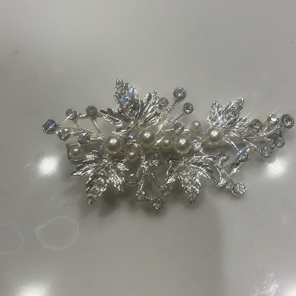 Bridal hair accessory. Never worn - Picture 1 of 3